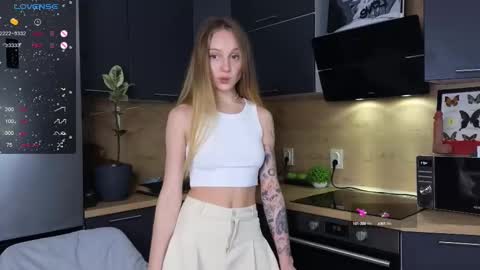 Snapshot of sandra_buika chatting on 03-04-25, 04:41 Sandra      Lillys Page    online show from 03-04-25, 04:41