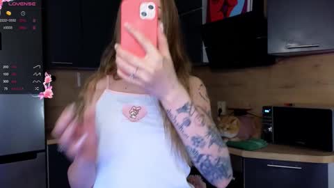 Snapshot of sandra_buika chatting on 09-16-25, 05:47 Sandra      Lillys Page    online show from 09-16-25, 05:47