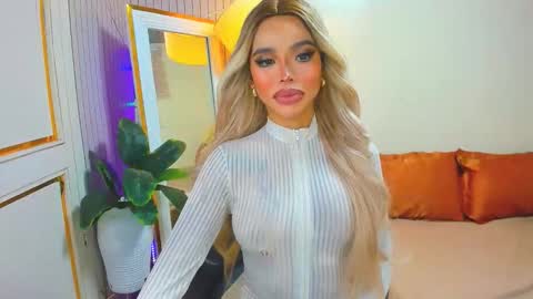 Snapshot of sandra_hornball chatting on 12-16-25, 09:36 Sandra Hornball online show from 12-16-25, 09:36