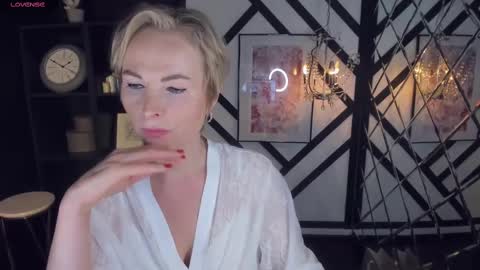 Snapshot of sandra_kind chatting on 01-28-25, 05:32 Sandra online show from 01-28-25, 05:32