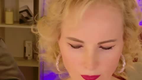 Snapshot of sandra_kind chatting on 04-27-26, 05:27 Sandra online show from 04-27-26, 05:27