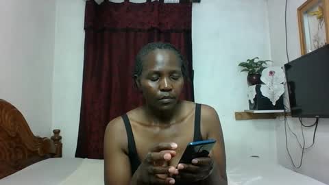 Snapshot of sandra_milly chatting on 11-12-25, 11:32 sandra online show from 11-12-25, 11:32