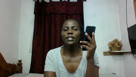 Snapshot of sandra_milly chatting on 11-18-25, 06:40 sandra online show from 11-18-25, 06:40