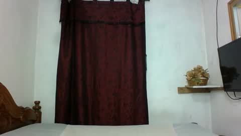 Snapshot of sandra_milly chatting on 11-21-25, 09:19 sandra online show from 11-21-25, 09:19