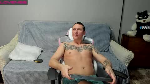 Snapshot of sandy_chris chatting on 01-19-25, 08:39 Sandy and Chris online show from 01-19-25, 08:39