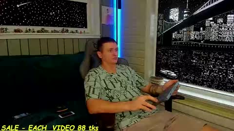 Snapshot of sandy_chris chatting on 03-08-25, 08:00 Sandy and Chris online show from 03-08-25, 08:00