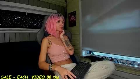 Snapshot of sandy_chris chatting on 10-14-25, 11:22 Sandy and Chris online show from 10-14-25, 11:22