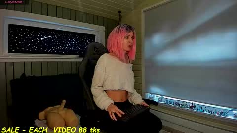 Snapshot of sandy_chris chatting on 11-14-25, 10:14 Sandy and Chris online show from 11-14-25, 10:14