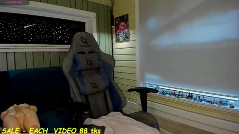 Snapshot of sandy_chris chatting on 12-14-25, 09:14 Sandy and Chris online show from 12-14-25, 09:14