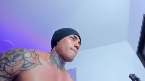 Snapshot of santi__ferrer chatting on 11-22-25, 06:51 Santi Ferrer online show from 11-22-25, 06:51