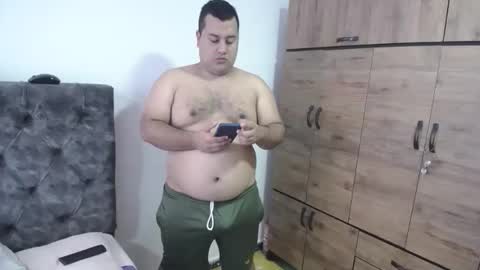 Snapshot of santi_hothot chatting on 10-06-25, 07:00 Santiago online show from 10-06-25, 07:00