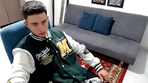 Snapshot of santi_ss chatting on 12-22-25, 03:31 santi_ss online show from 12-22-25, 03:31