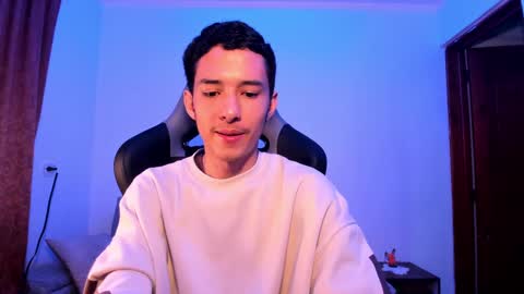 santi_twink19 online show from 12-06-24, 06:15