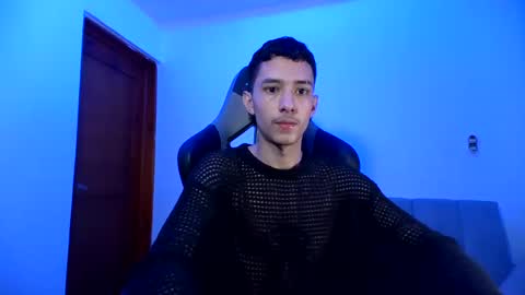 santi_twink19 online show from 01-10-25, 09:02