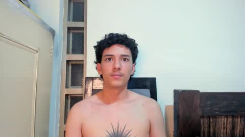 santi_twink19 online show from 10-04-25, 04:32
