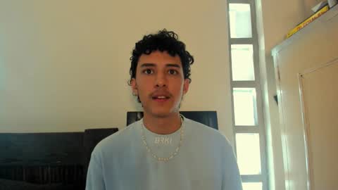 santi_twink19 online show from 10-07-25, 04:59