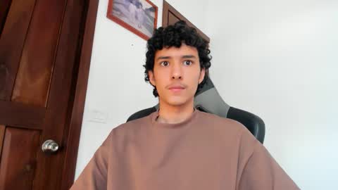 santi_twink19 online show from 12-21-25, 12:23