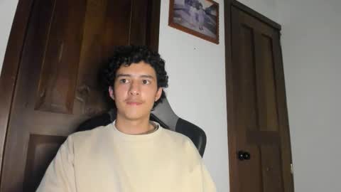 santi_twink19 online show from 12-22-25, 05:04