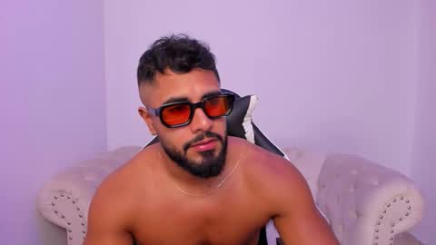 santiago_huntt online show from 03-18-26, 08:56