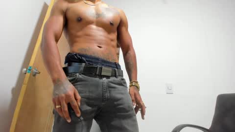 Snapshot of santiagogtx chatting on 12-31-24, 03:45 Santiago online show from 12-31-24, 03:45