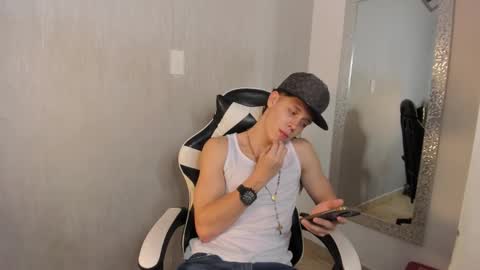 Julius Novachrono  online show from 10-25-25, 08:03