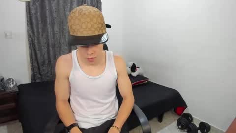 Julius Novachrono  online show from 04-23-26, 04:24