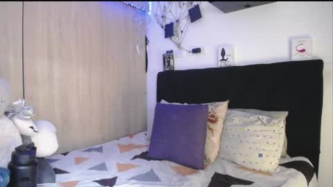 Snapshot of santii_rose chatting on 05-20-26, 02:12 Santii online show from 05-20-26, 02:12