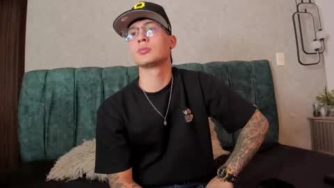 santii_twink online show from 03-18-26, 05:32