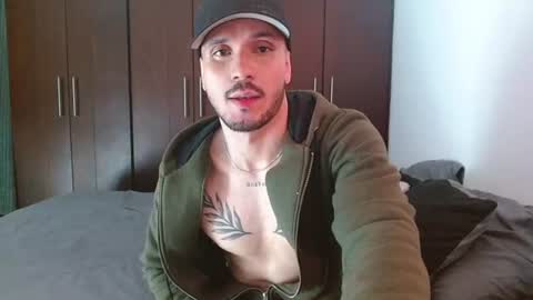 Snapshot of santti_torres chatting on 07-17-26, 02:29 Santy Torres online show from 07-17-26, 02:29