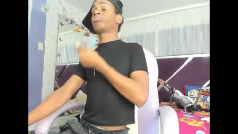 Snapshot of santy_bigcock_01 chatting on 01-11-26, 04:06 santy online show from 01-11-26, 04:06