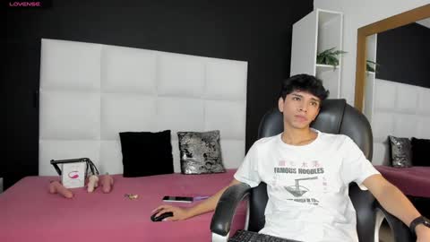 Snapshot of santy_carrington chatting on 12-04-24, 08:40 Santiago Carrington online show from 12-04-24, 08:40