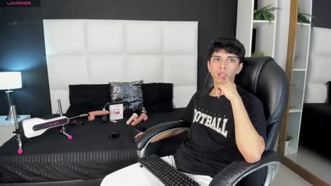 Snapshot of santy_carrington chatting on 12-05-24, 08:22 Santiago Carrington online show from 12-05-24, 08:22