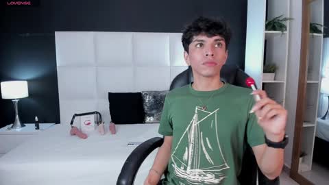 Snapshot of santy_carrington chatting on 12-06-24, 11:47 Santiago Carrington online show from 12-06-24, 11:47