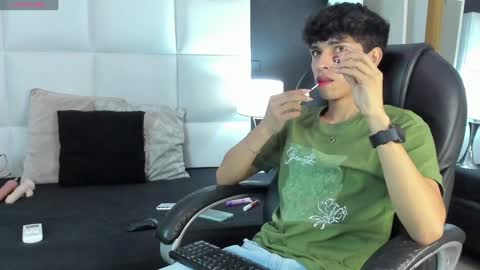 Snapshot of santy_carrington chatting on 12-09-24, 08:33 Santiago Carrington online show from 12-09-24, 08:33