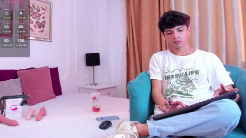 Snapshot of santy_carrington chatting on 12-10-24, 09:11 Santiago Carrington online show from 12-10-24, 09:11