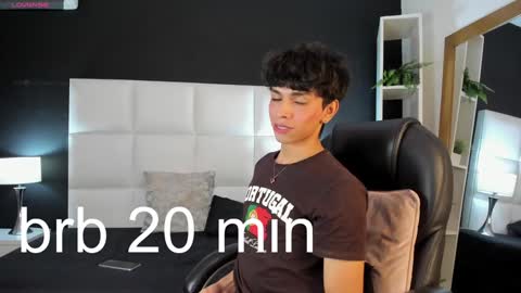 Snapshot of santy_carrington chatting on 12-16-24, 11:39 Santiago Carrington online show from 12-16-24, 11:39