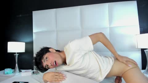 Snapshot of santy_carrington chatting on 12-20-24, 11:47 Santiago Carrington online show from 12-20-24, 11:47