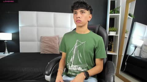 Snapshot of santy_carrington chatting on 12-23-24, 05:54 Santiago Carrington online show from 12-23-24, 05:54