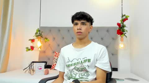 Snapshot of santy_carrington chatting on 12-24-24, 12:55 Santiago Carrington online show from 12-24-24, 12:55