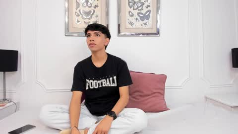 Snapshot of santy_carrington chatting on 12-29-24, 01:49 Santiago Carrington online show from 12-29-24, 01:49