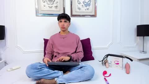 Snapshot of santy_carrington chatting on 12-31-24, 12:57 Santiago Carrington online show from 12-31-24, 12:57