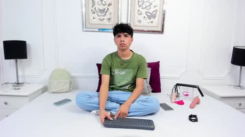 Snapshot of santy_carrington chatting on 01-03-25, 08:11 Santiago Carrington online show from 01-03-25, 08:11