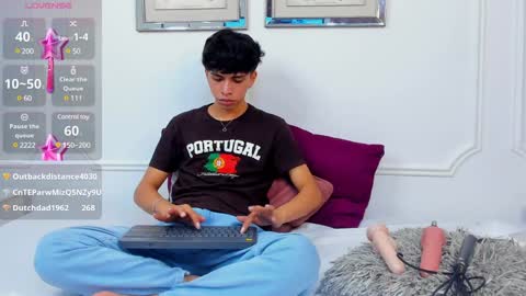 Snapshot of santy_carrington chatting on 01-04-25, 11:17 Santiago Carrington online show from 01-04-25, 11:17