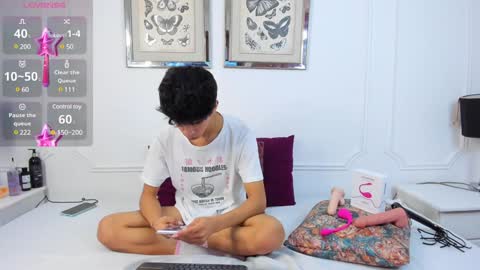 Snapshot of santy_carrington chatting on 01-08-25, 09:34 Santiago Carrington online show from 01-08-25, 09:34