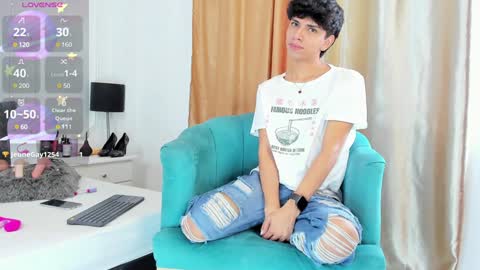 Snapshot of santy_carrington chatting on 01-24-25, 04:06 Santiago Carrington online show from 01-24-25, 04:06