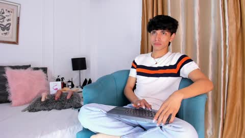 Snapshot of santy_carrington chatting on 02-03-25, 11:05 Santiago Carrington online show from 02-03-25, 11:05