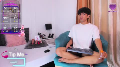 Snapshot of santy_carrington chatting on 02-05-25, 08:35 Santiago Carrington online show from 02-05-25, 08:35