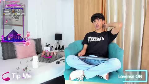 Snapshot of santy_carrington chatting on 02-12-25, 08:50 Santiago Carrington online show from 02-12-25, 08:50