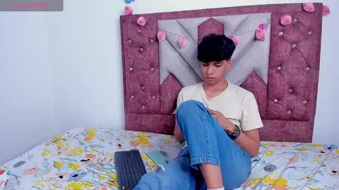 Snapshot of santy_carrington chatting on 03-12-25, 01:14 Santiago Carrington online show from 03-12-25, 01:14