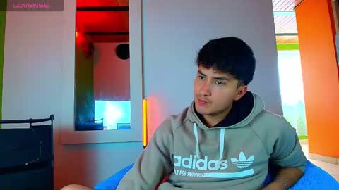 Santyago online show from 11-26-25, 07:04